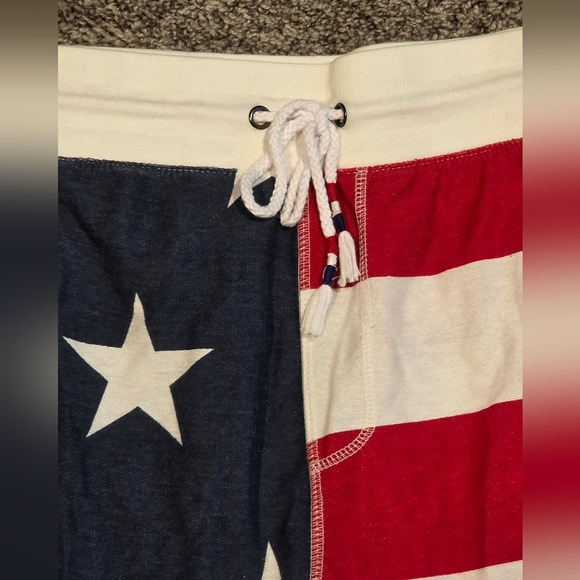 Top Drawer Patriotic Shorts Size Large - Picture 2 of 4